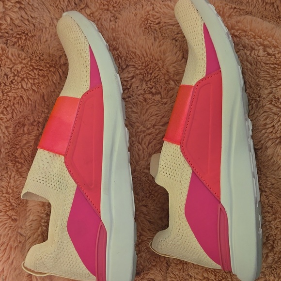 APL Women\'s Cream and Pink Slip-On Sneakers, New, Size 7